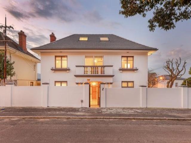 4 Bedroom House in Oranjezicht