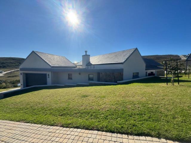 4 Bedroom House in Outeniquasbosch