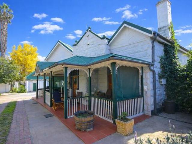 4 Bedroom House in Oudtshoorn North