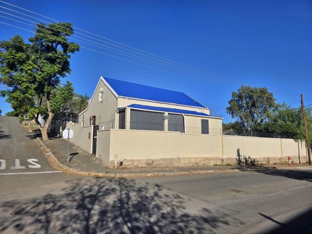 4 Bedroom House in Oudtshoorn North