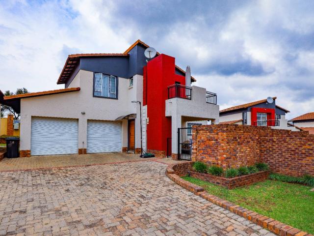 4 Bedroom House in Oukraal Estate