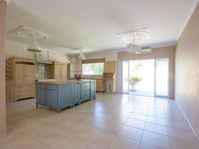 4 Bedroom House in Overkruin
