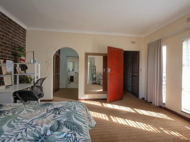 4 Bedroom House in Overkruin