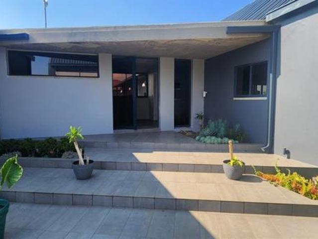 4 Bedroom House in Overkruin