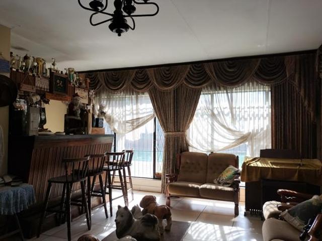 4 Bedroom House in Lourenspark