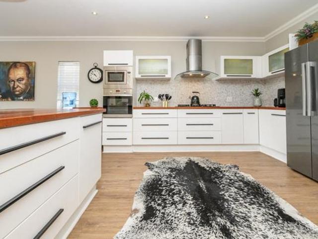 4 Bedroom House in Lovemore Heights