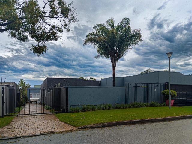 4 Bedroom House in Loerie Park
