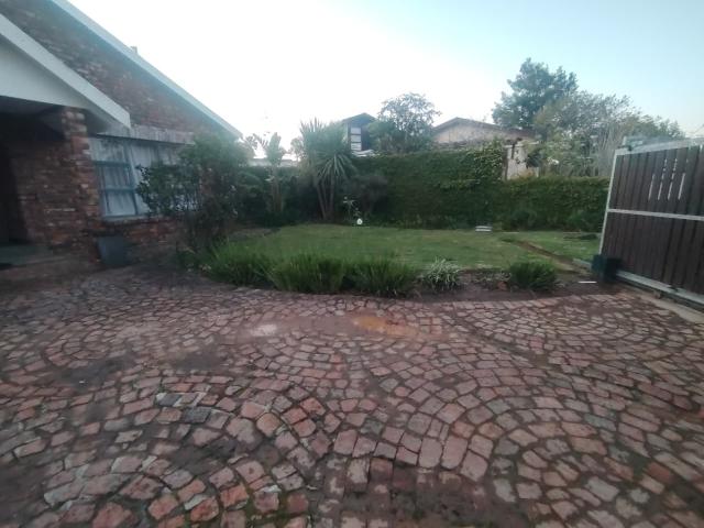4 Bedroom House in Loerie Park