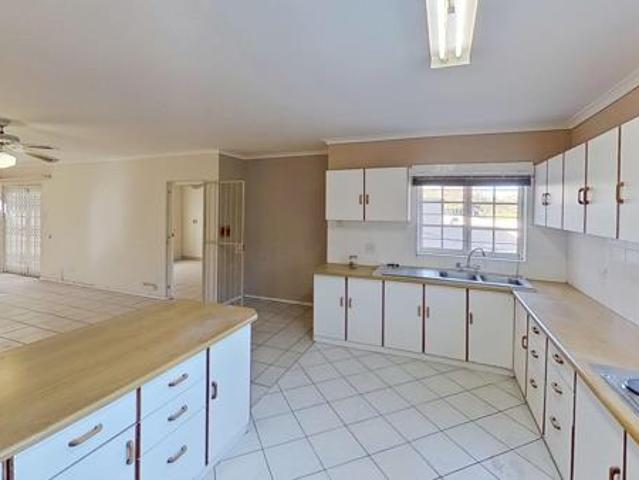 4 Bedroom House in Loerie Park