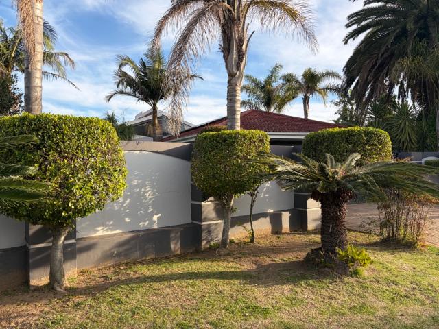 4 Bedroom House in Loerie Park