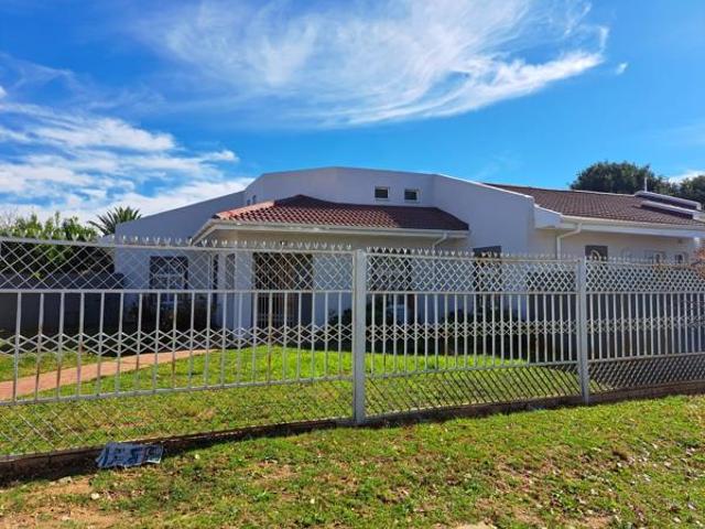 4 Bedroom House in Laurie Dashwood Park