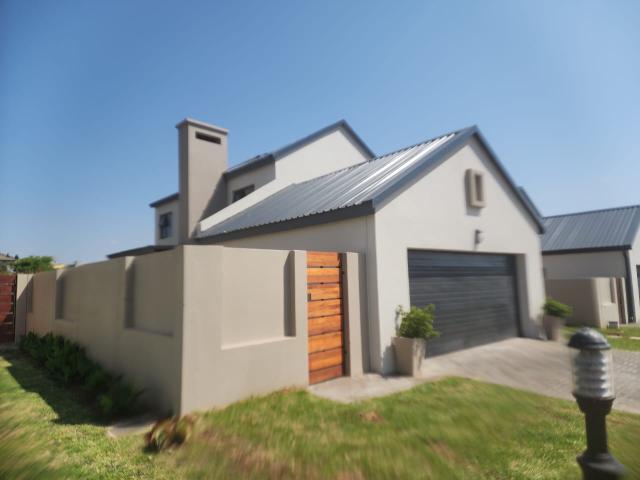 4 Bedroom House in La Camargue Private Country Estate