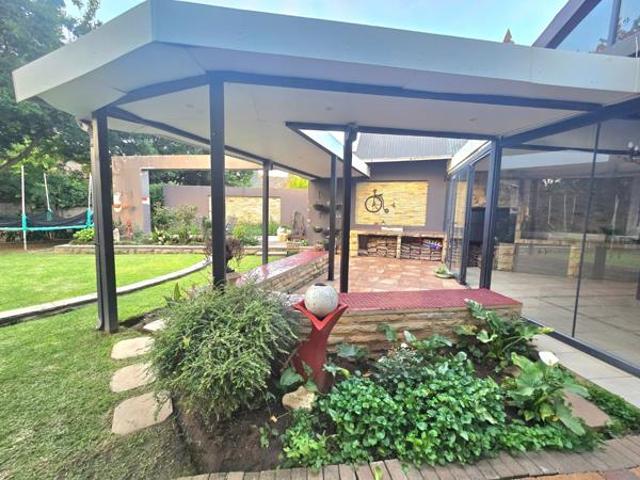 4 Bedroom House in La Provance