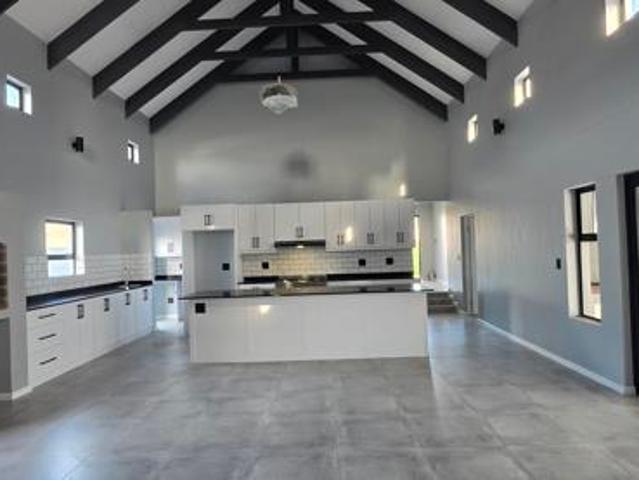 4 Bedroom House in Laguna Sands