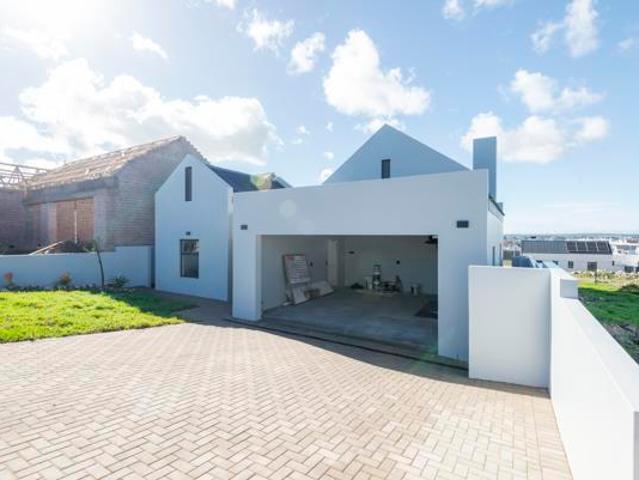 4 Bedroom House in Laguna
