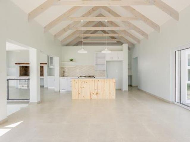 4 Bedroom House in Laguna