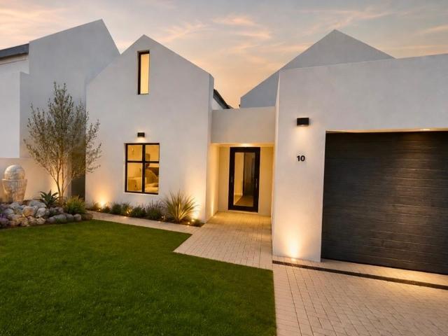 4 Bedroom House in Laguna