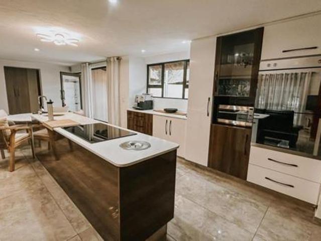 4 Bedroom House in Lakeland Estate