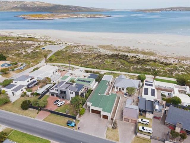 4 Bedroom House in Langebaan Central