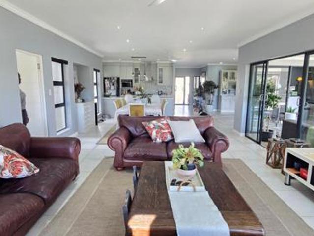 4 Bedroom House in Langebaan Country Estate