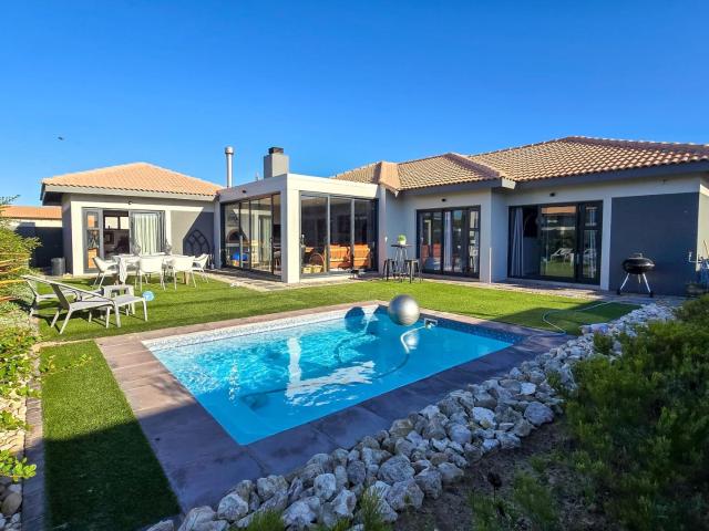4 Bedroom House in Langebaan Country Estate