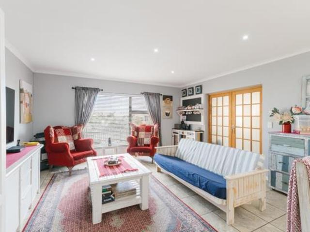 4 Bedroom House in Langebaan Country Estate