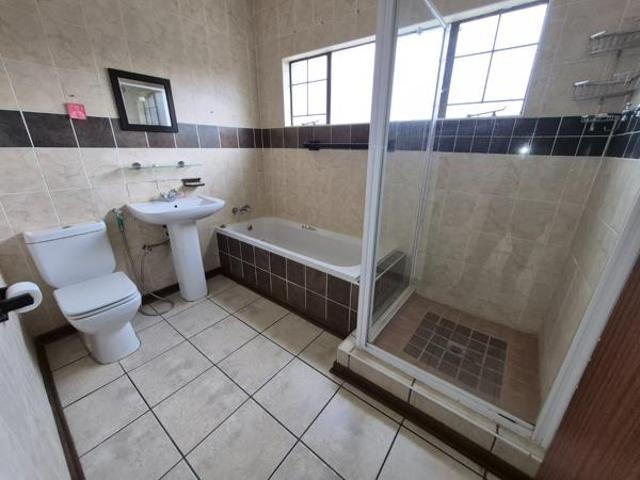 4 Bedroom House in Langenhoven Park