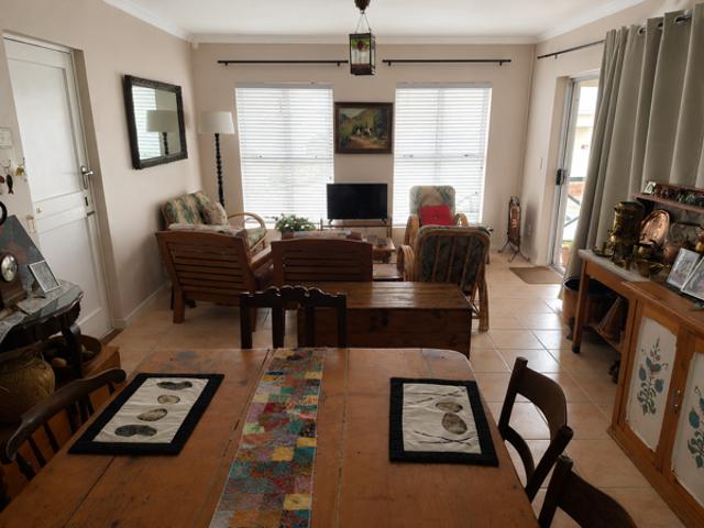 4 Bedroom House in Langerug
