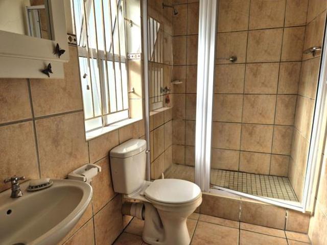 4 Bedroom House in Langerug