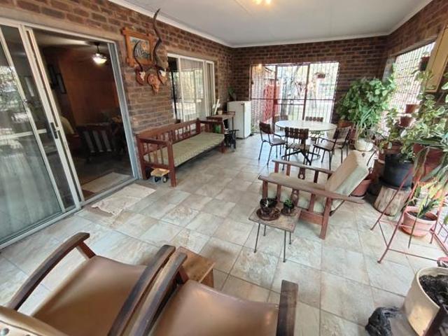 4 Bedroom House in Leeupoort
