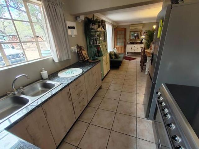 4 Bedroom House in Leeupoort