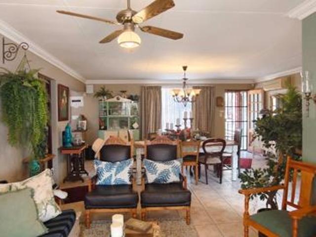 4 Bedroom House in Leeupoort