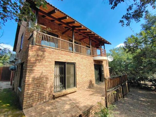 4 Bedroom House in Leeupoort