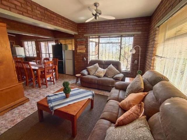4 Bedroom House in Leeupoort