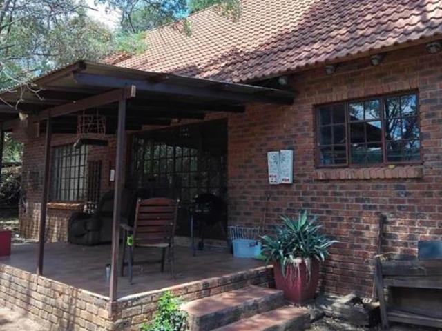 4 Bedroom House in Leeupoort