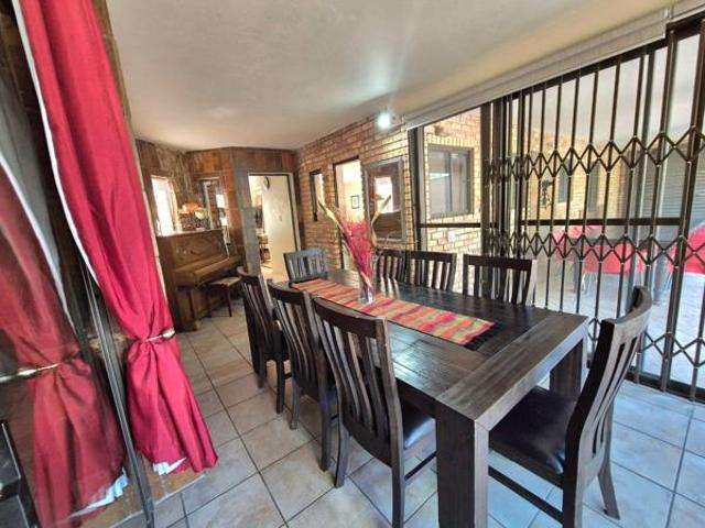 4 Bedroom House in Leeupoort