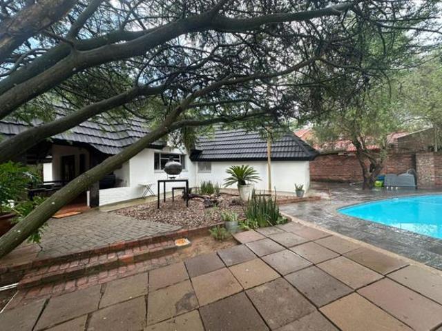 4 Bedroom House in Leeupoort