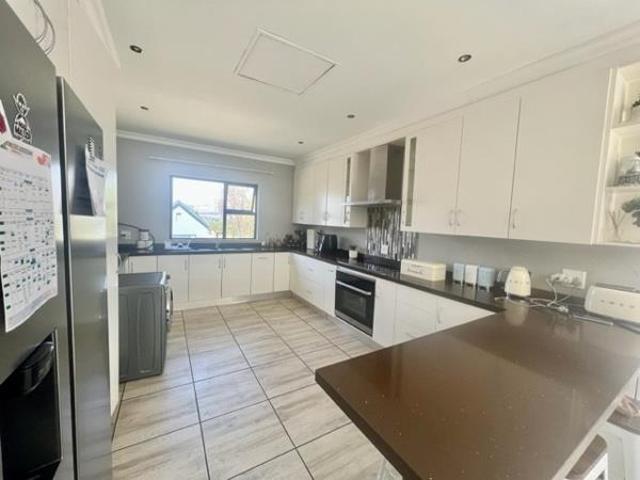 4 Bedroom House in Leloko