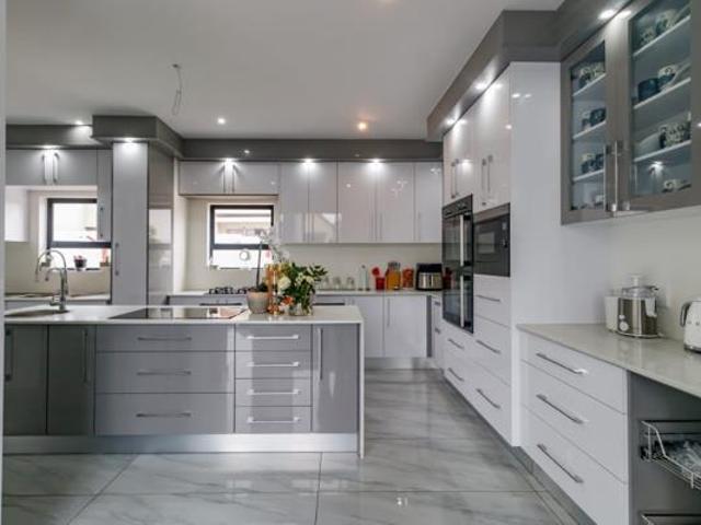4 Bedroom House in Leloko