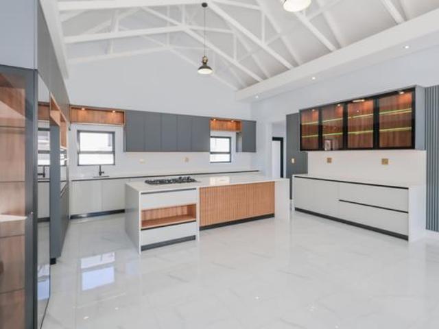 4 Bedroom House in Leloko
