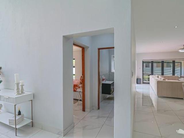 4 Bedroom House in Leloko