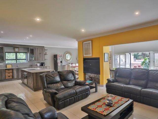 4 Bedroom House in Leloko
