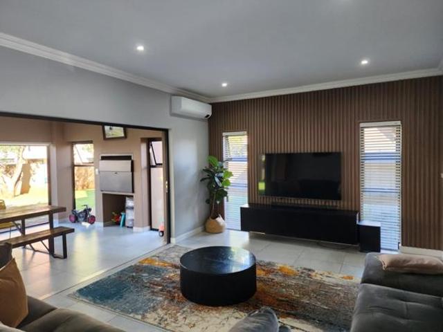 4 Bedroom House in Leloko