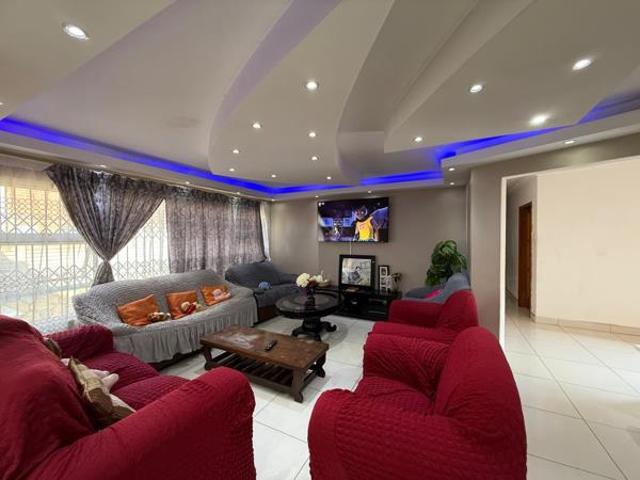 4 Bedroom House in Lennoxton