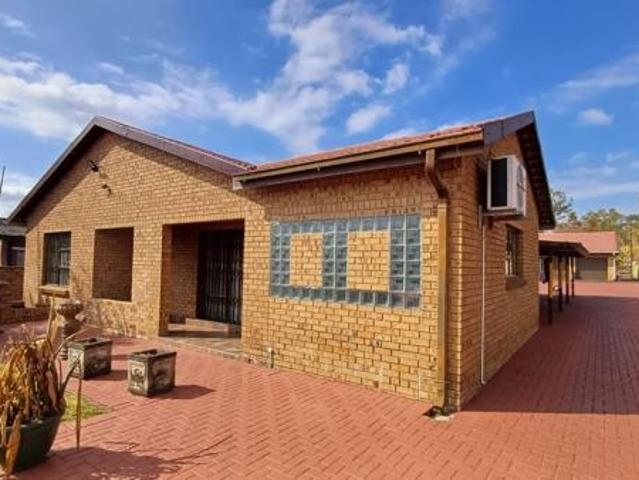 4 Bedroom House in Lennoxton