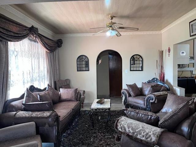 4 Bedroom House in Lennoxton