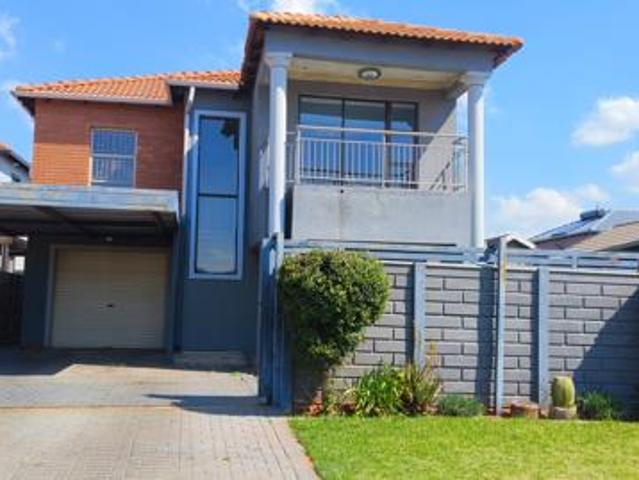 4 Bedroom House in Leopards Rest Security Estate