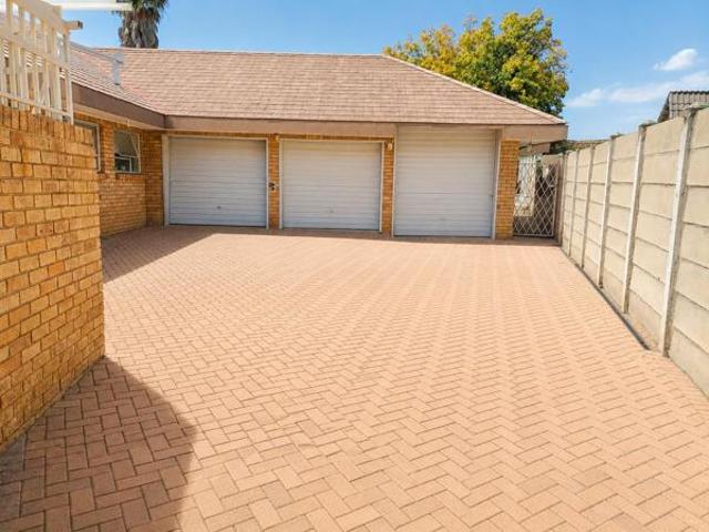 4 Bedroom House in Lichtenburg