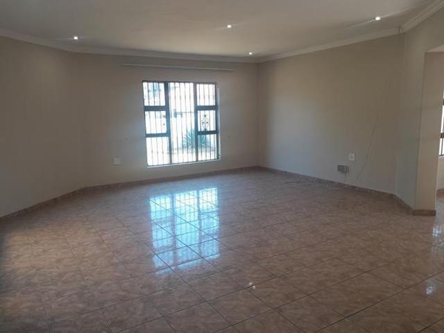 4 Bedroom House in Liefde en Vrede