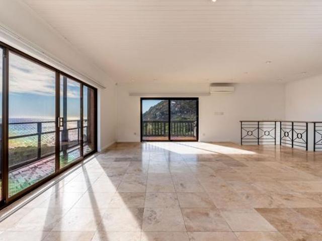 4 Bedroom House in Llandudno